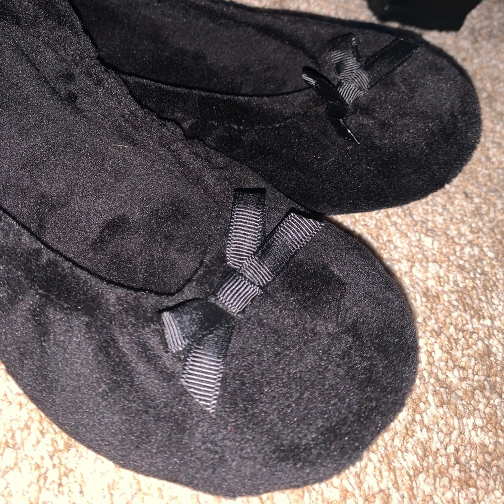 Black bow slippers